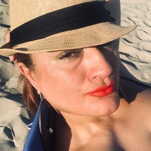 Meet your Posher, Ana